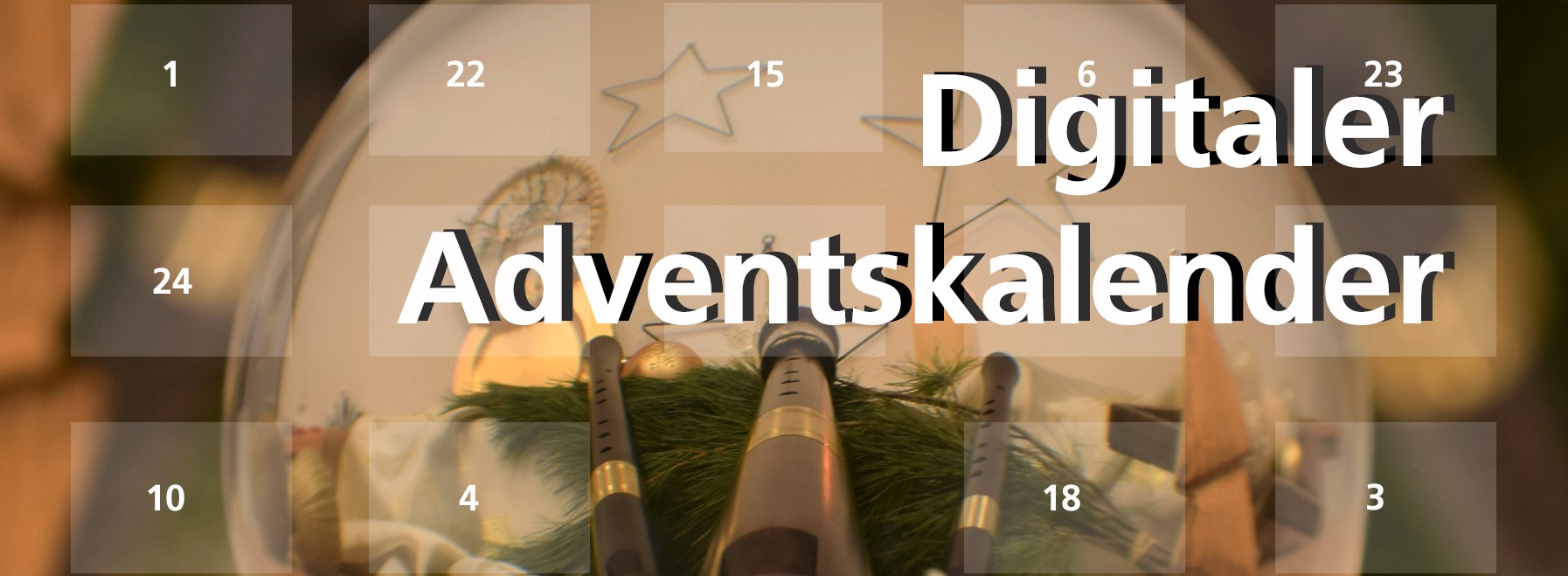 Eine weihnachtsliche Kugel mit Instrumenten und einer großen Schrift "Digitaler Adventskalender"